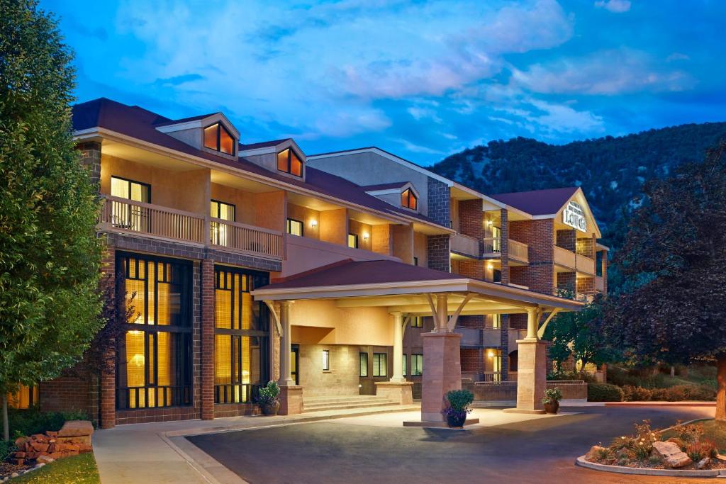 Glenwood Hot Springs Resort Main image 1